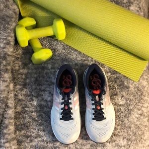 New Balance Women’s 880 Running / Walking Shoe